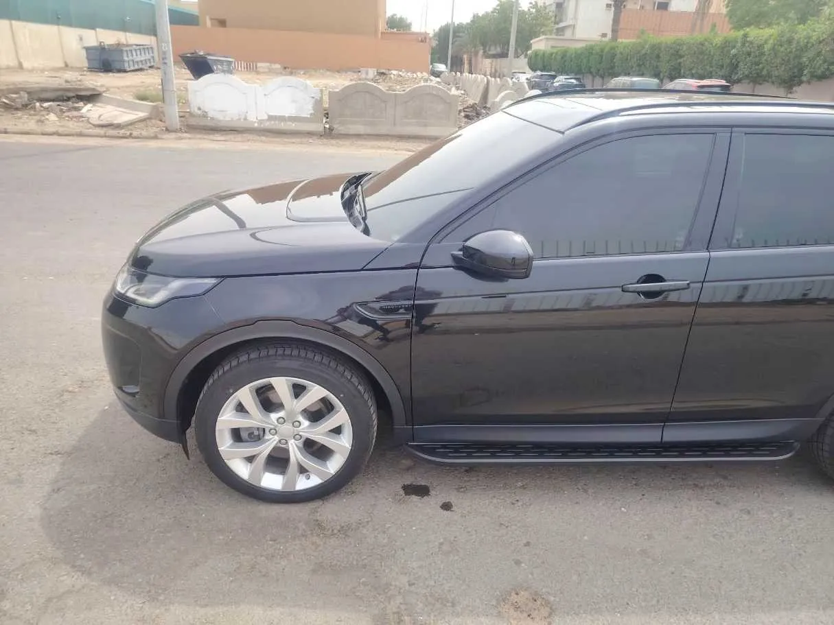 Car image 9