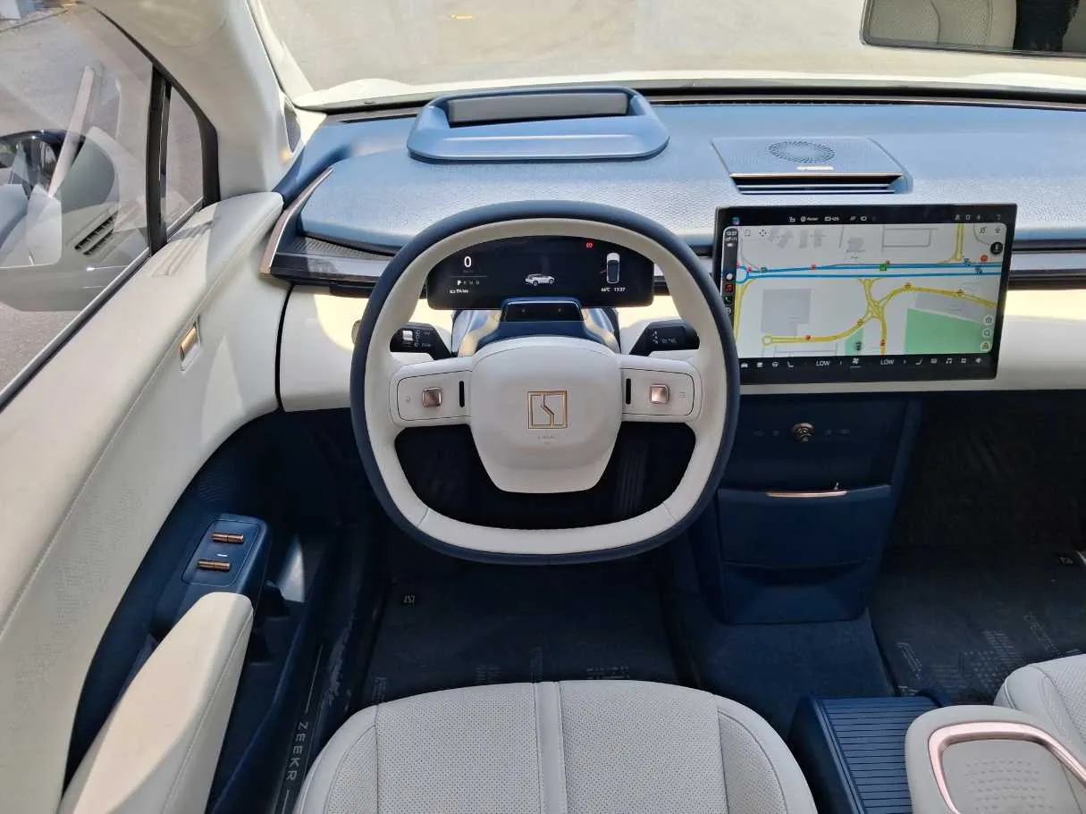 Car image 15