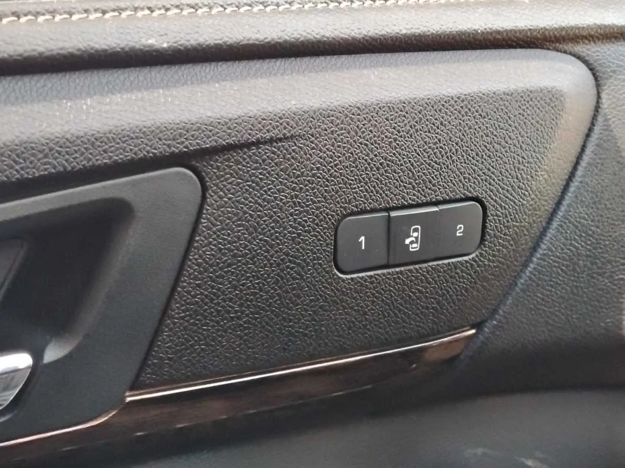 Car image 29