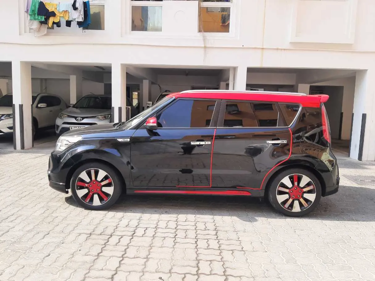 Car image 4