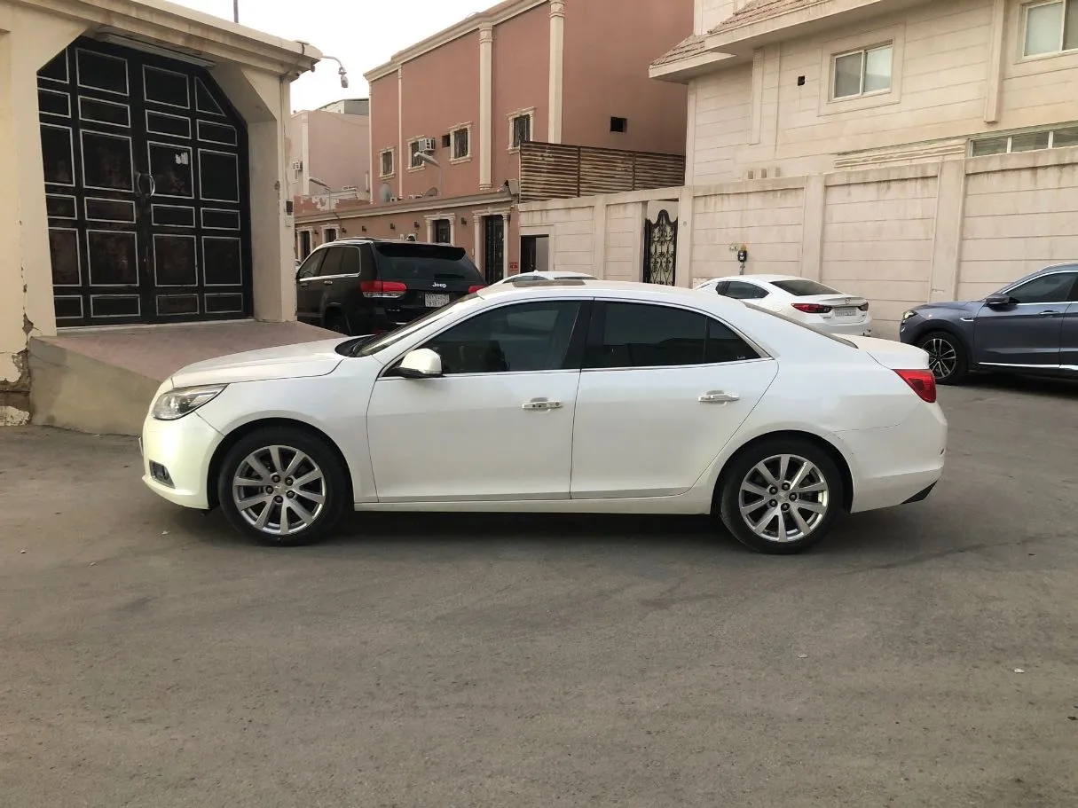 Car image 8
