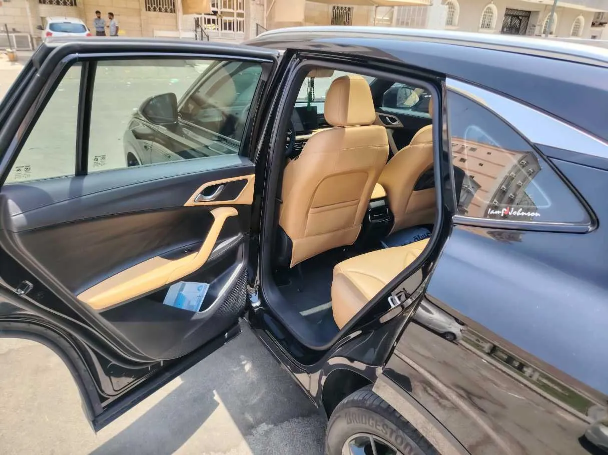 Car image 16