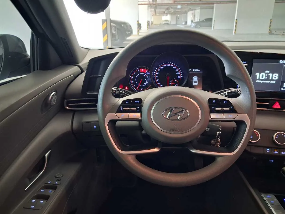 Car image 19