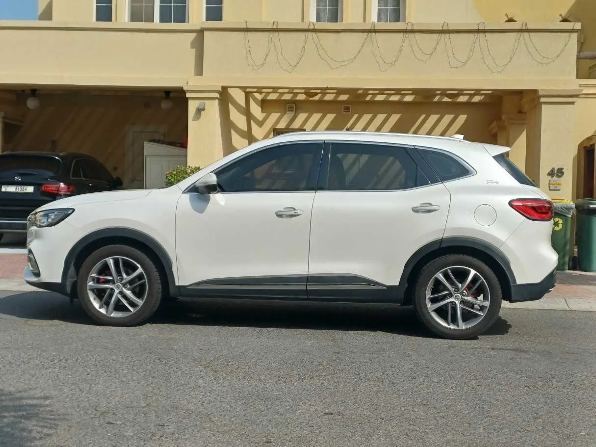Car image 8