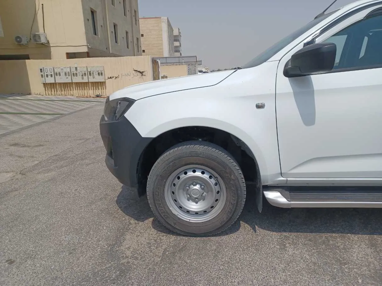 Car image 9