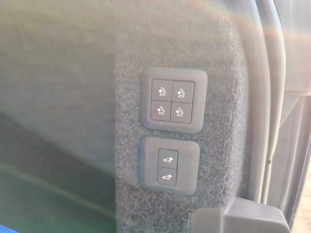 Car image 46