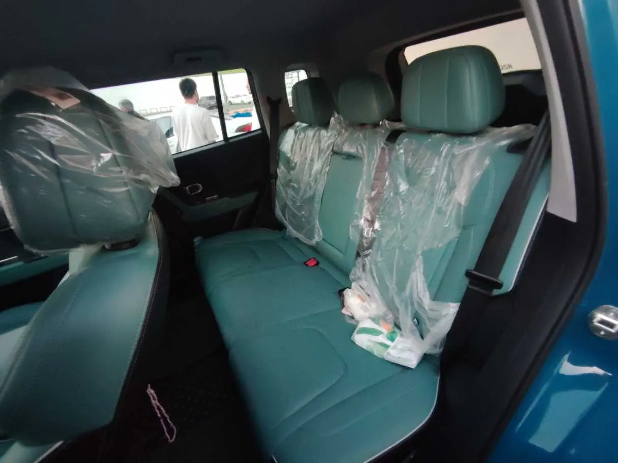 Car image 17