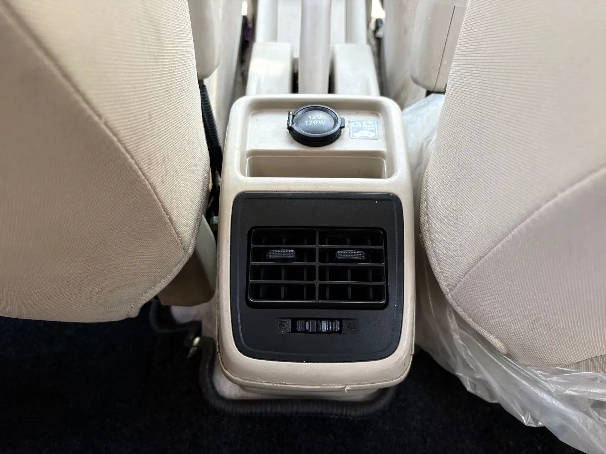 Car image 26