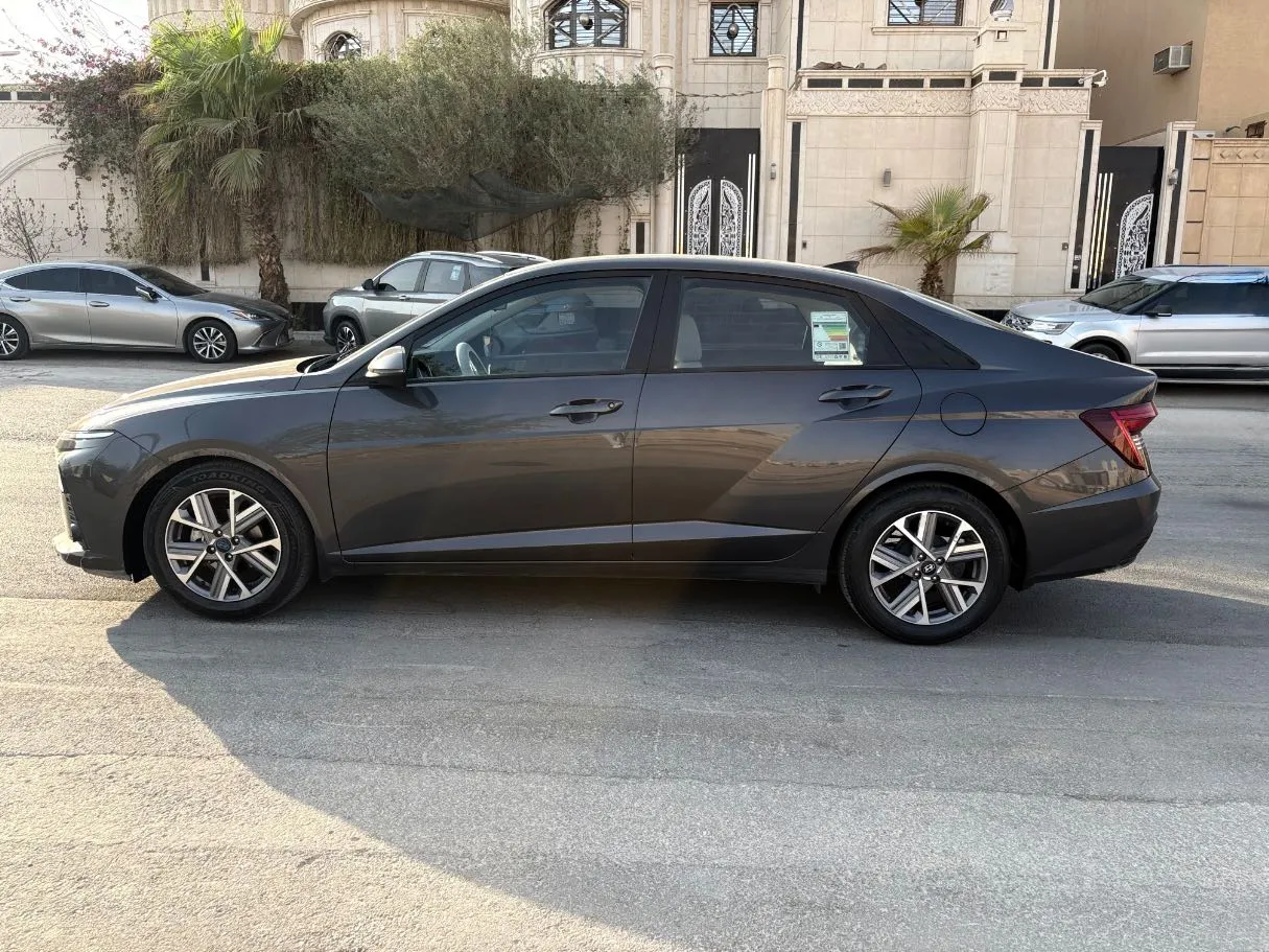 Car image 8