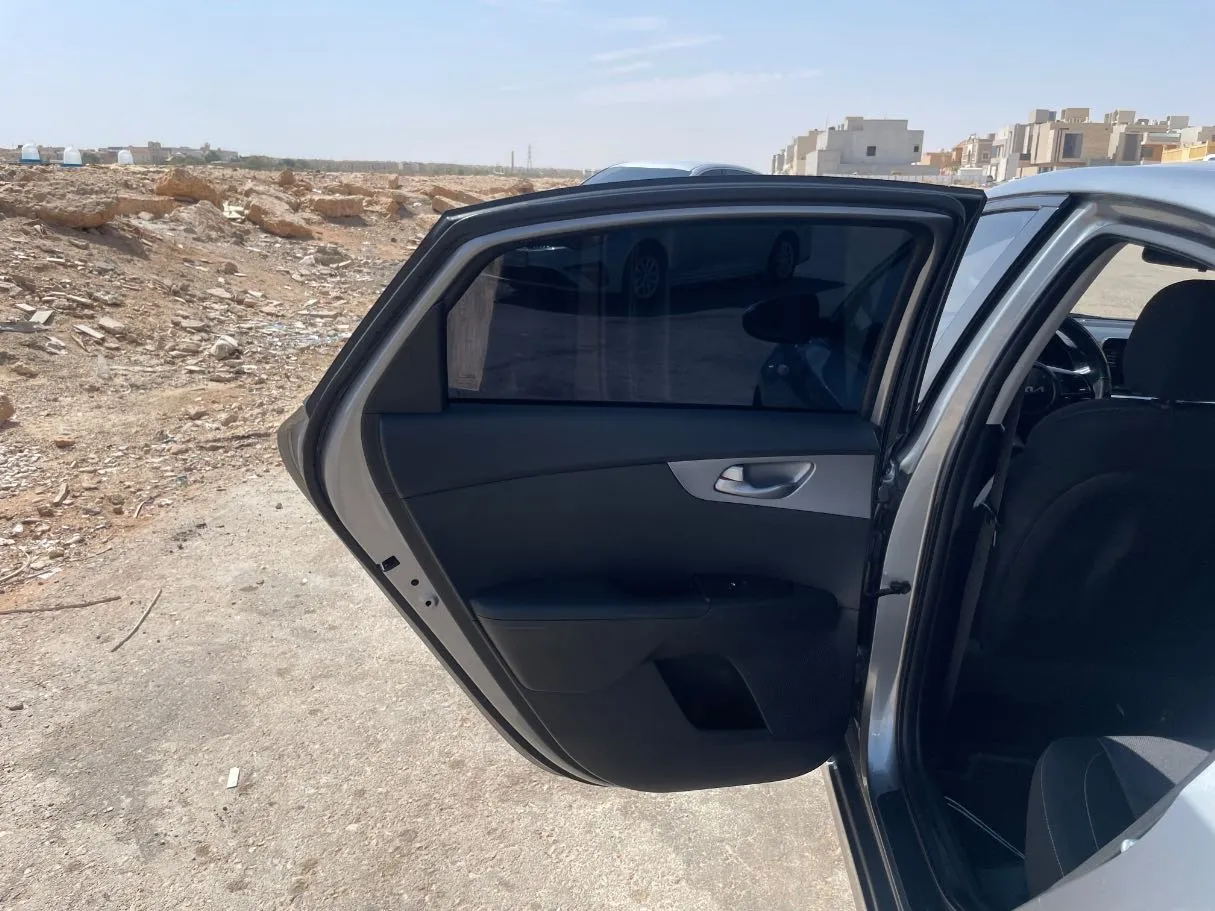 Car image 14