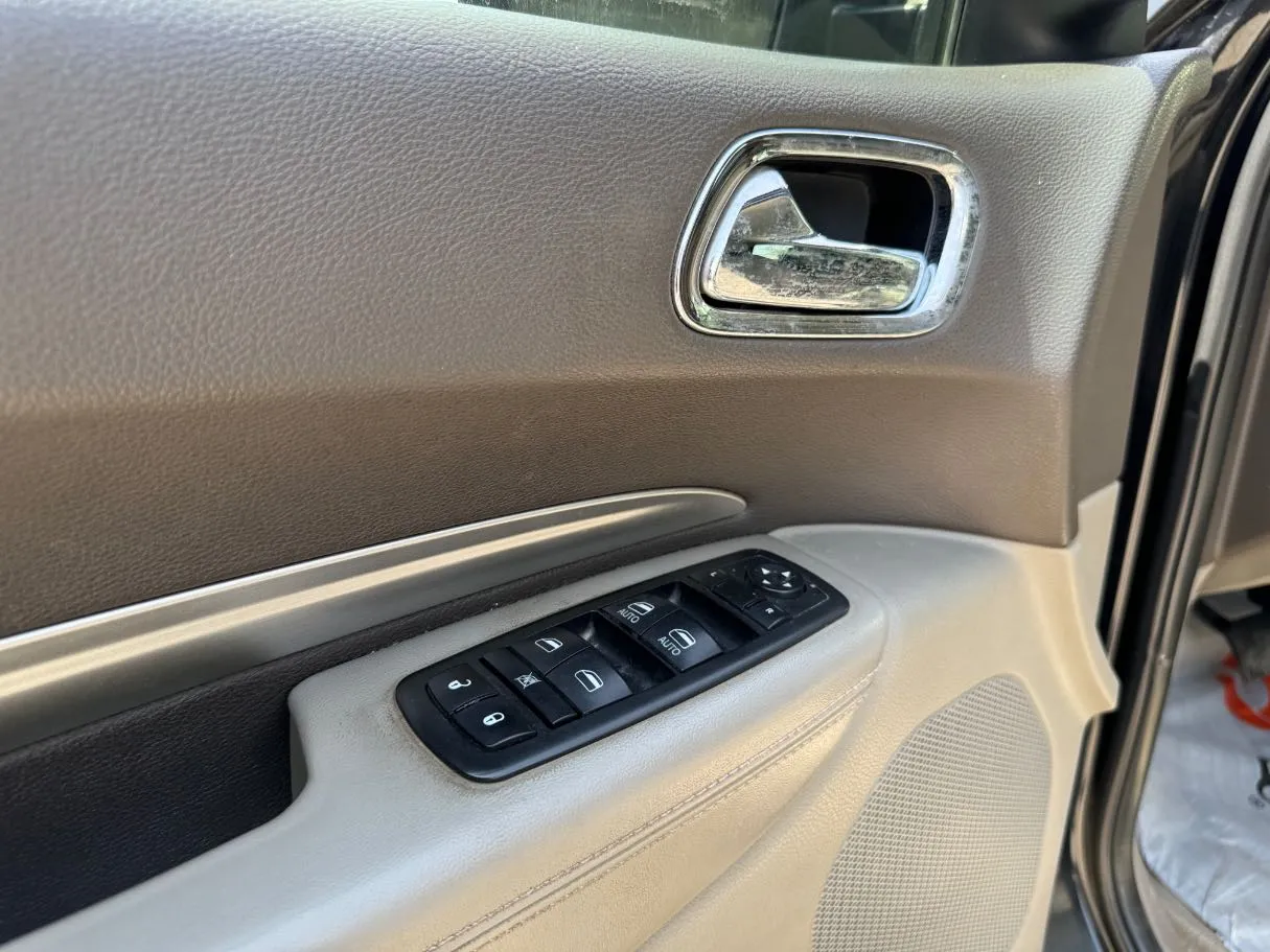 Car image 27