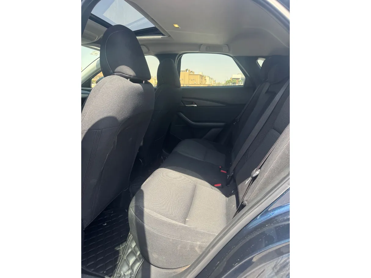 Car image 13