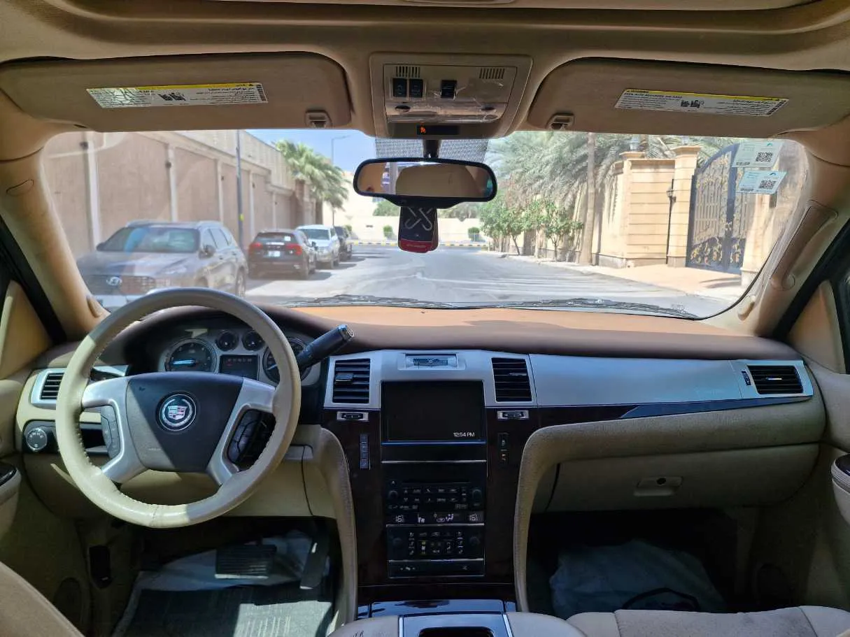 Car image 16