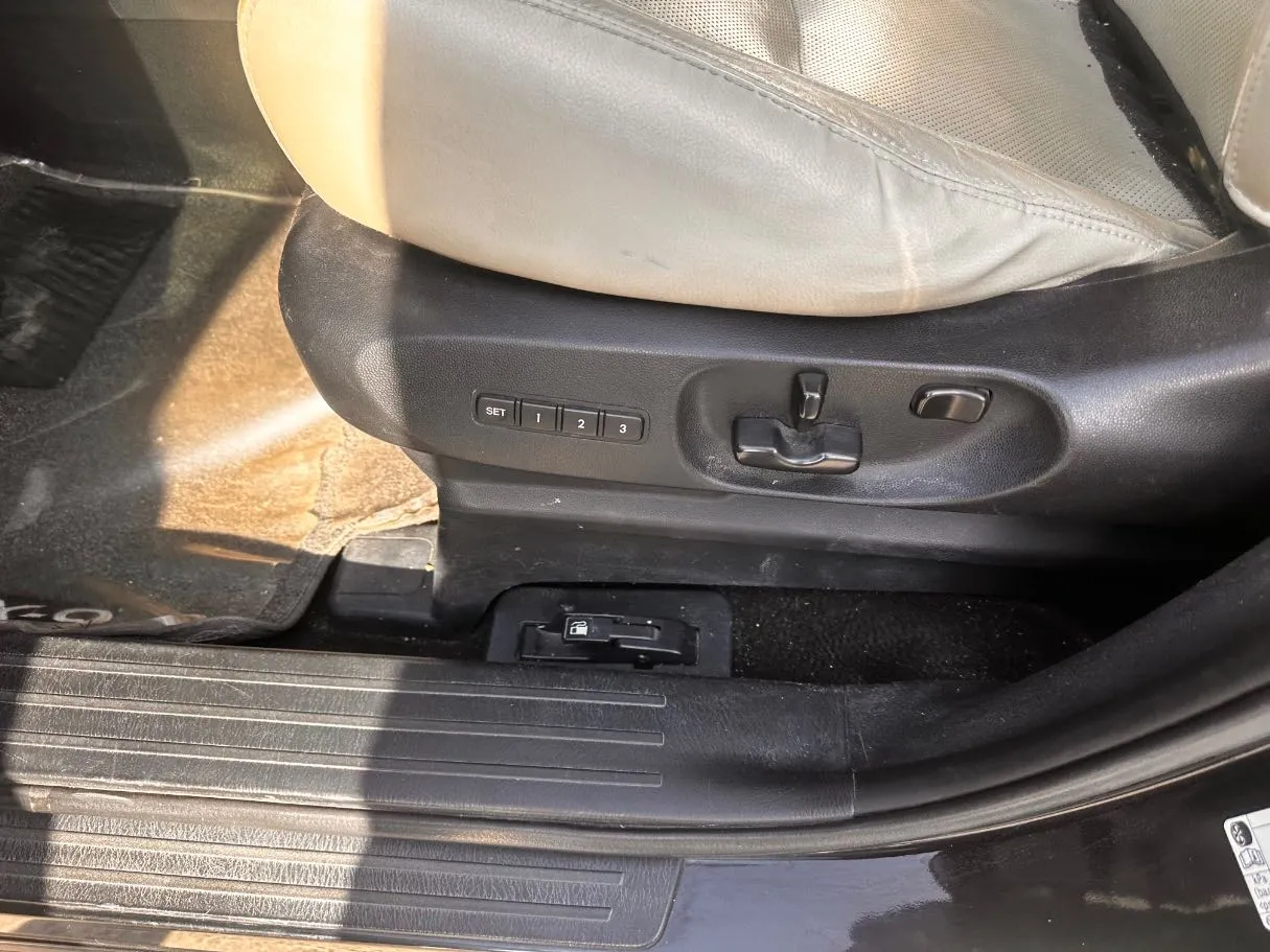 Car image 25