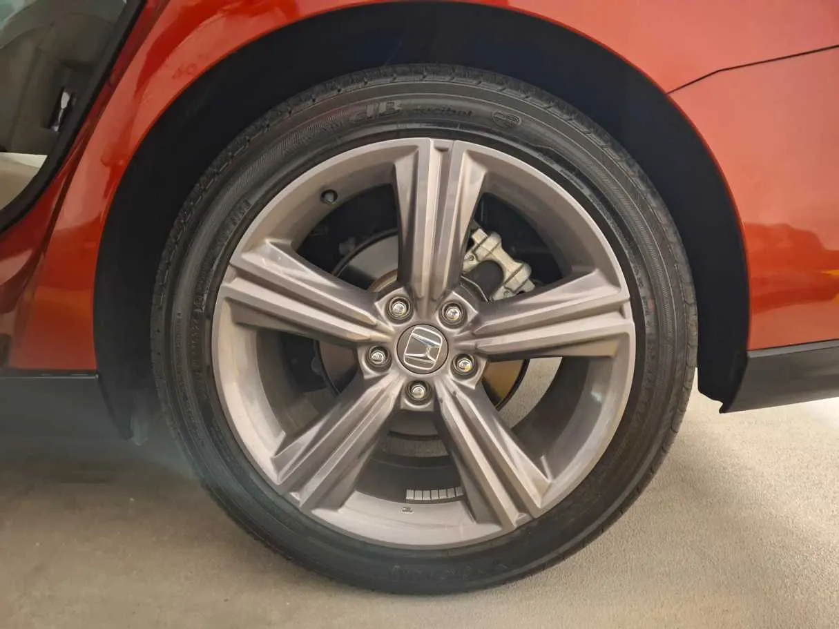 Car image 8