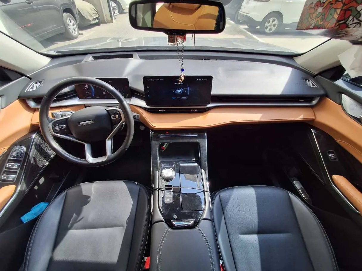 Car image 14