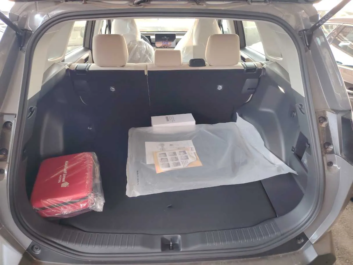 Car image 30