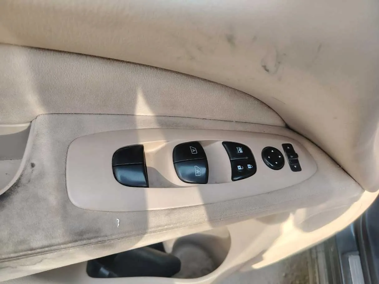 Car image 43