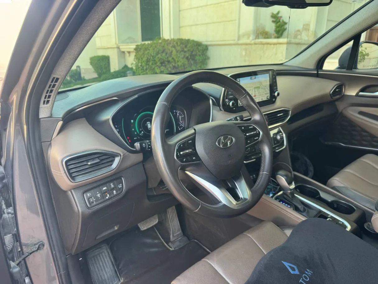 Car image 12