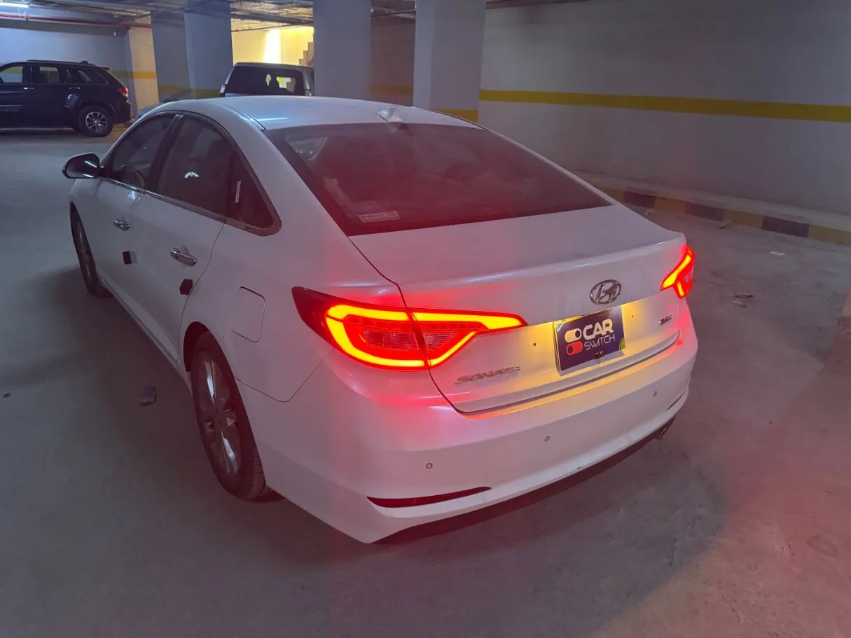 Car image 7
