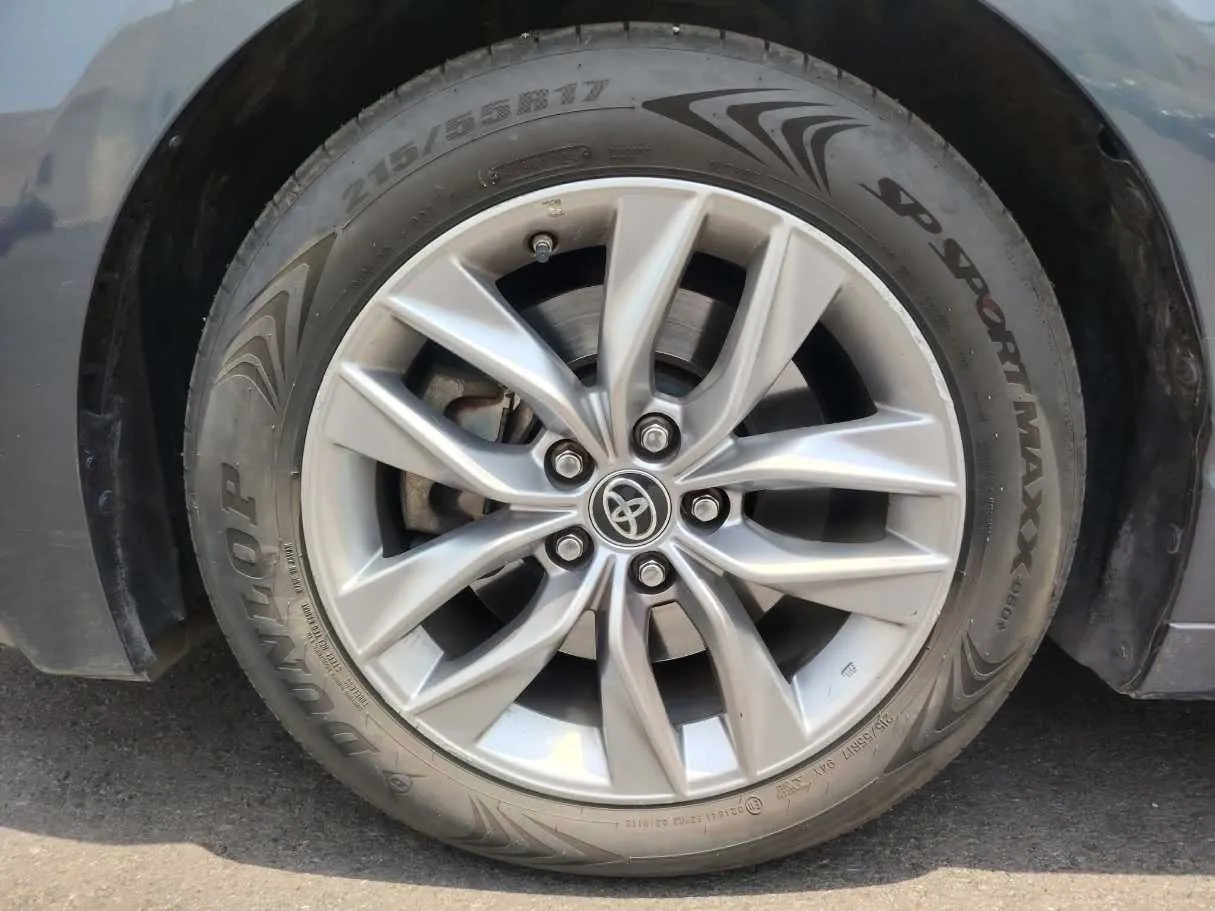 Car image 9