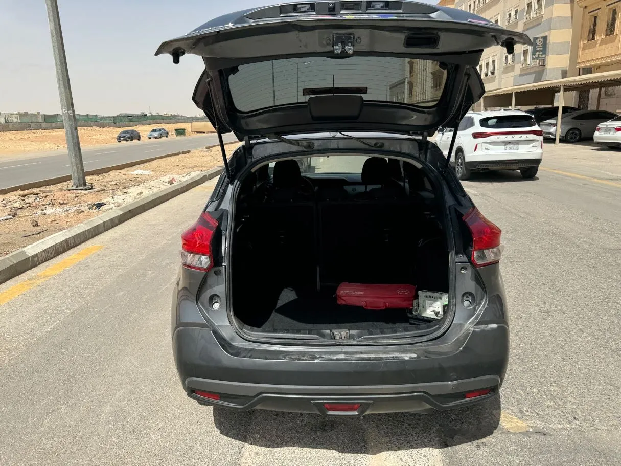 Car image 23