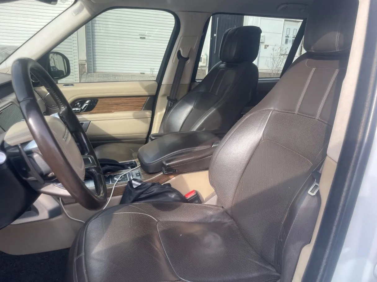 Car image 13
