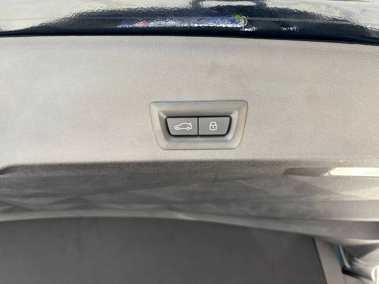 Car image 40