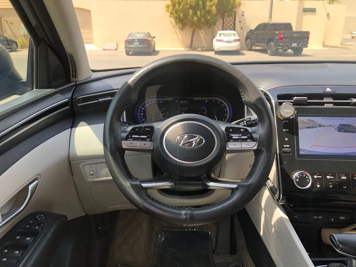 Car image 16