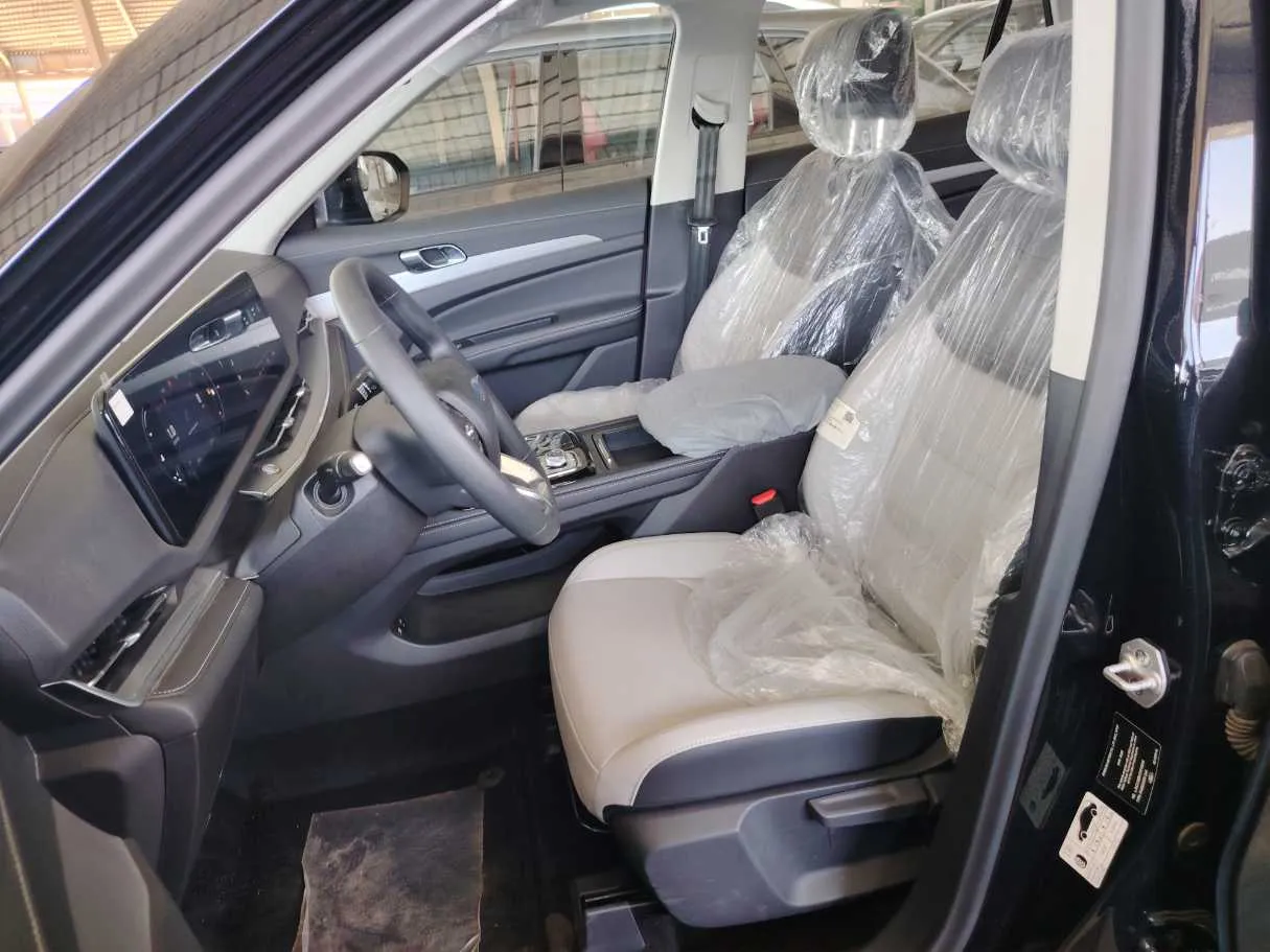 Car image 14