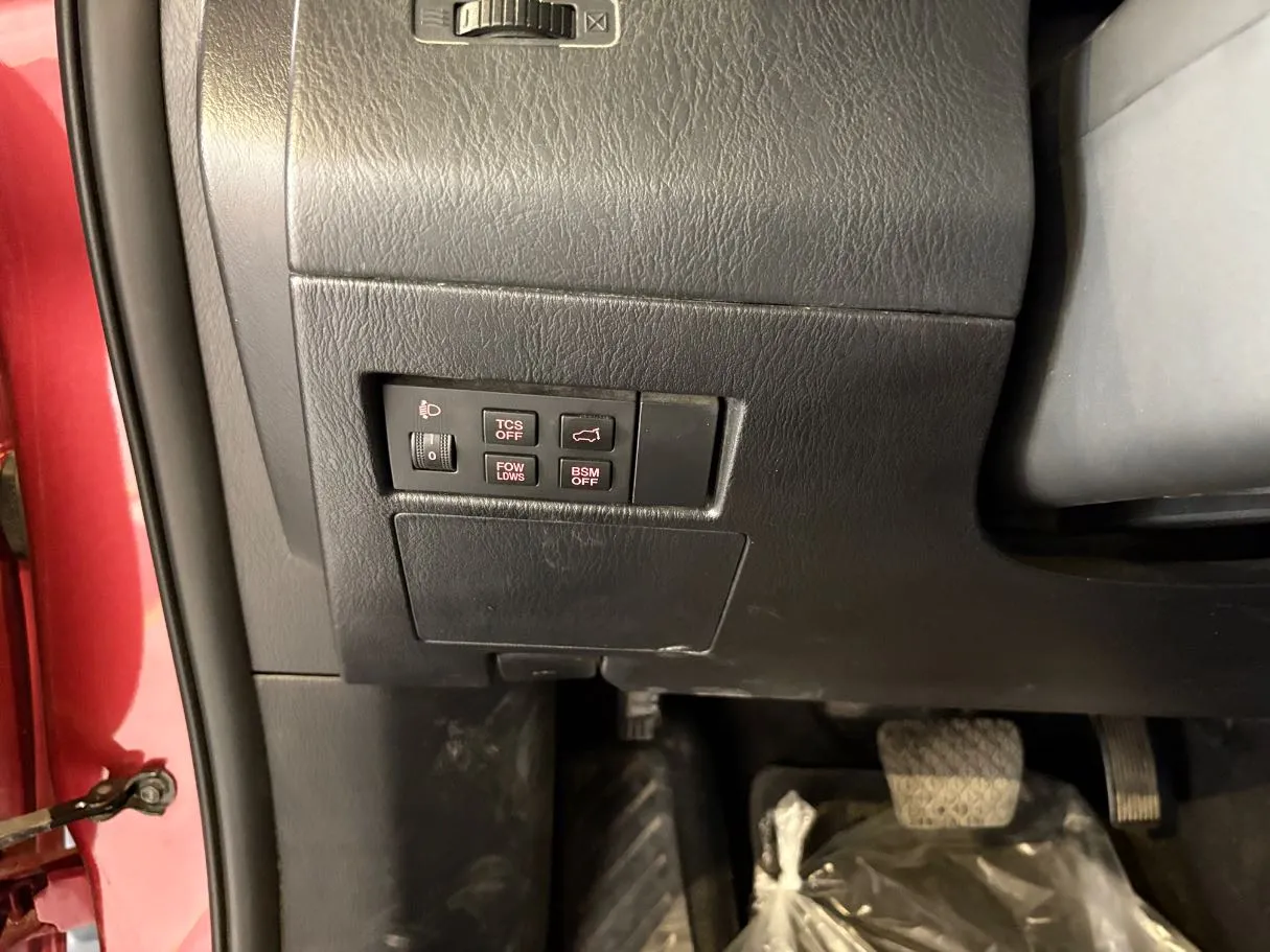 Car image 26