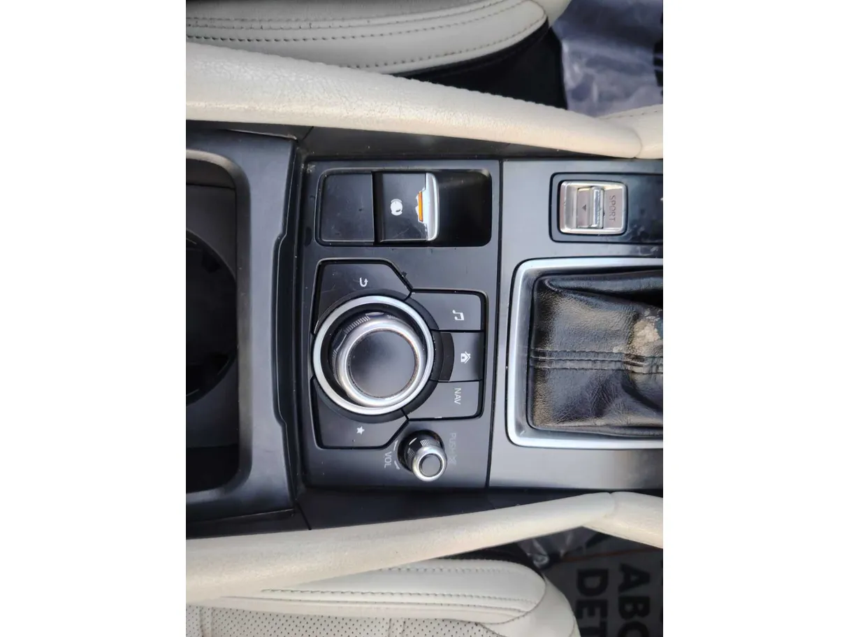 Car image 25