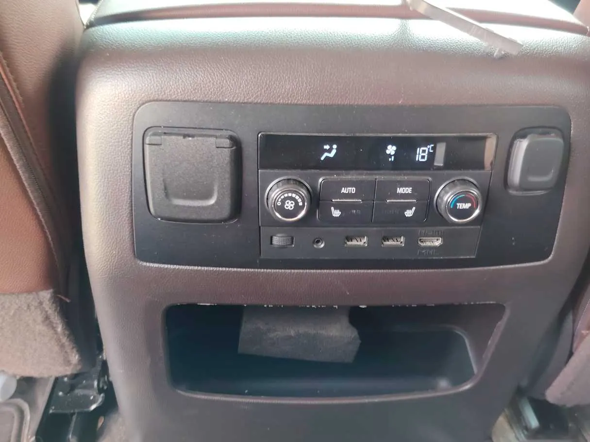 Car image 26