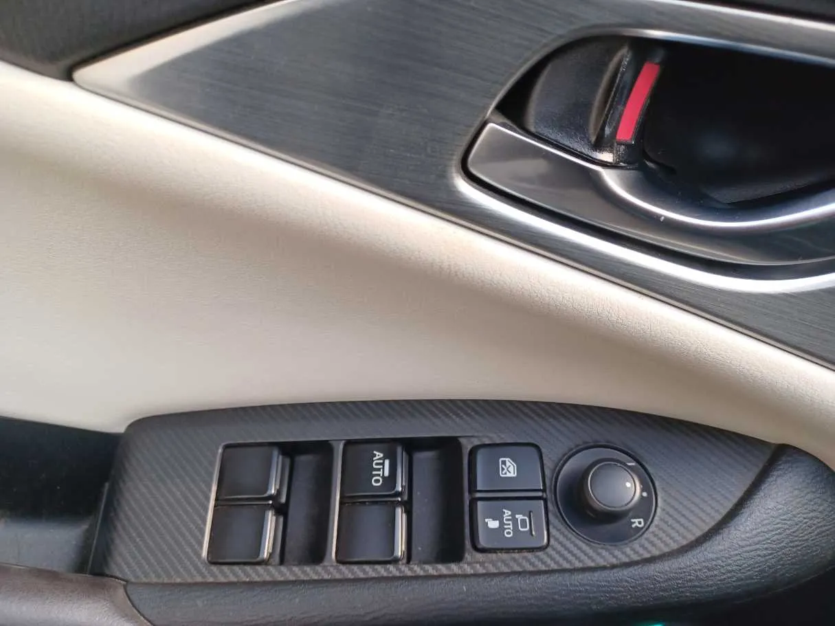 Car image 21