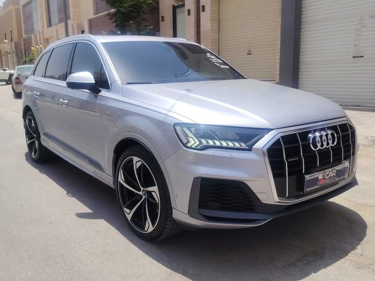 Car image 3