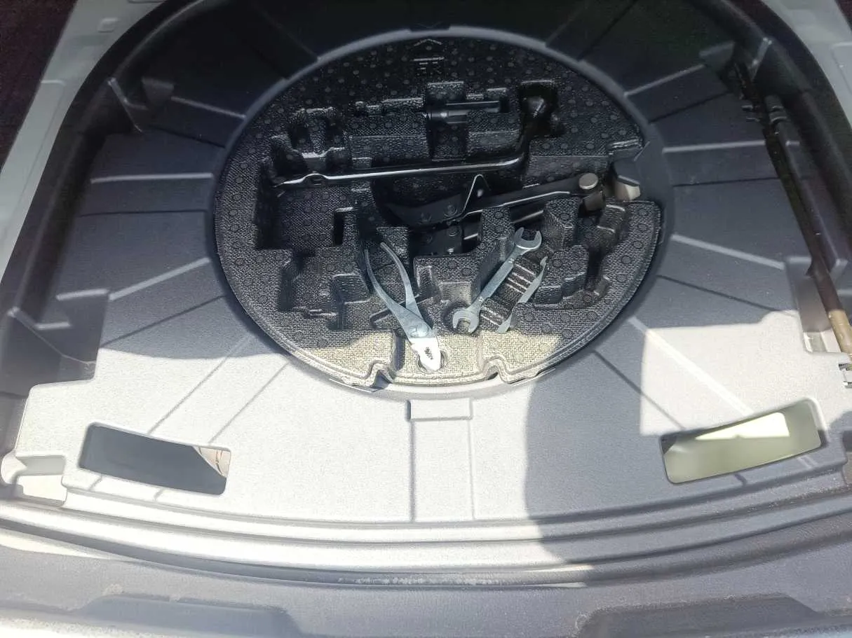 Car image 38