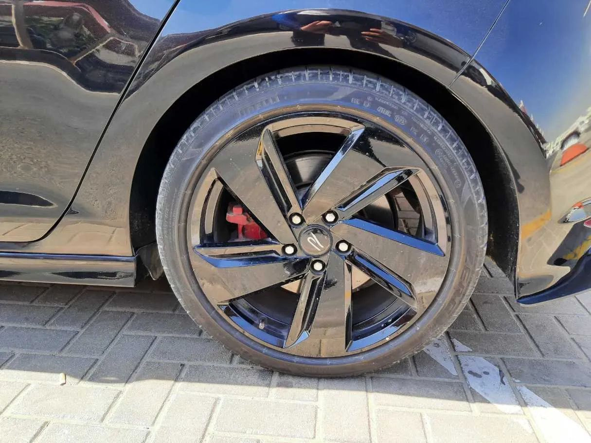 Car image 9