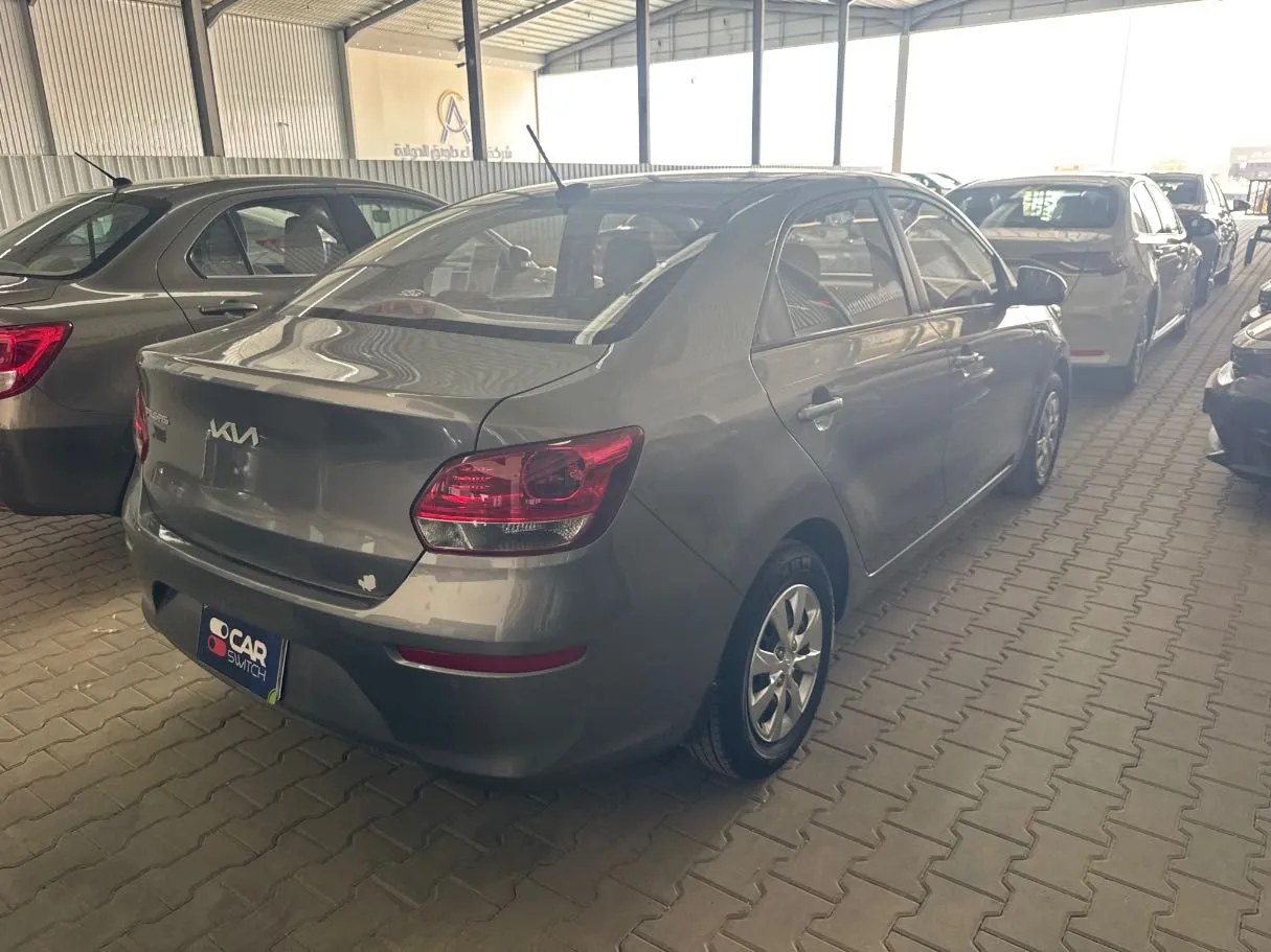 Car image 5