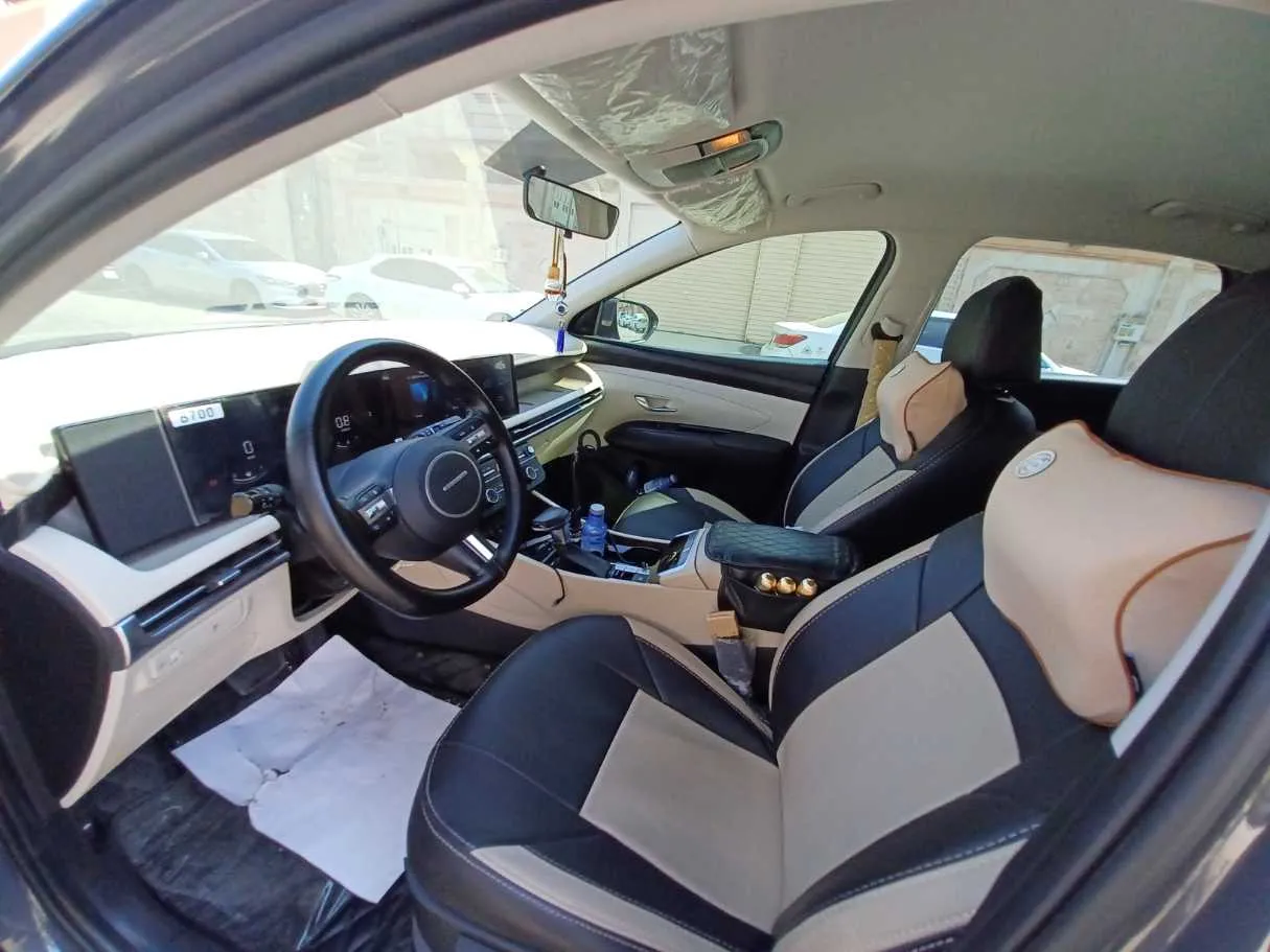 Car image 10