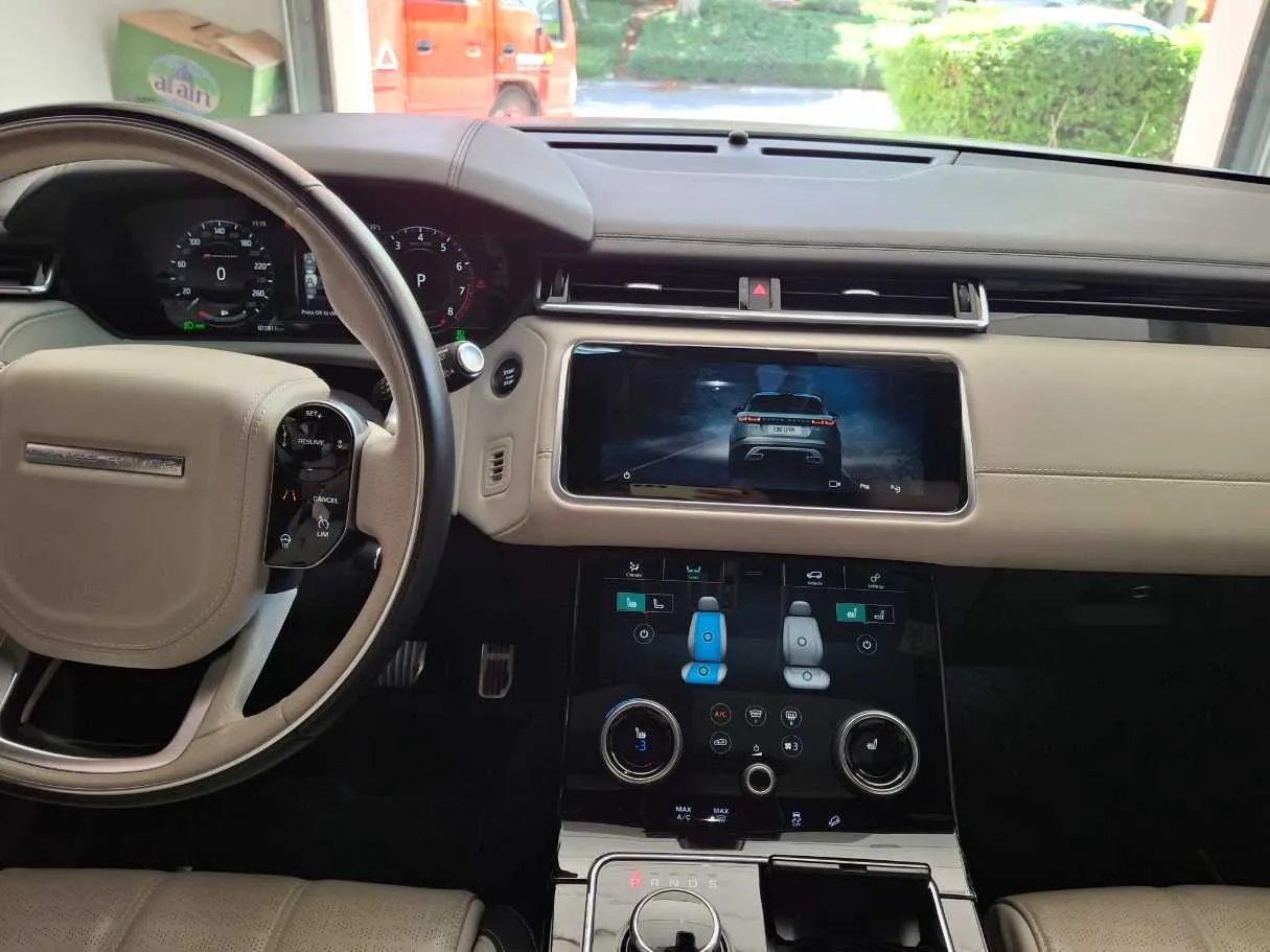 Car image 16