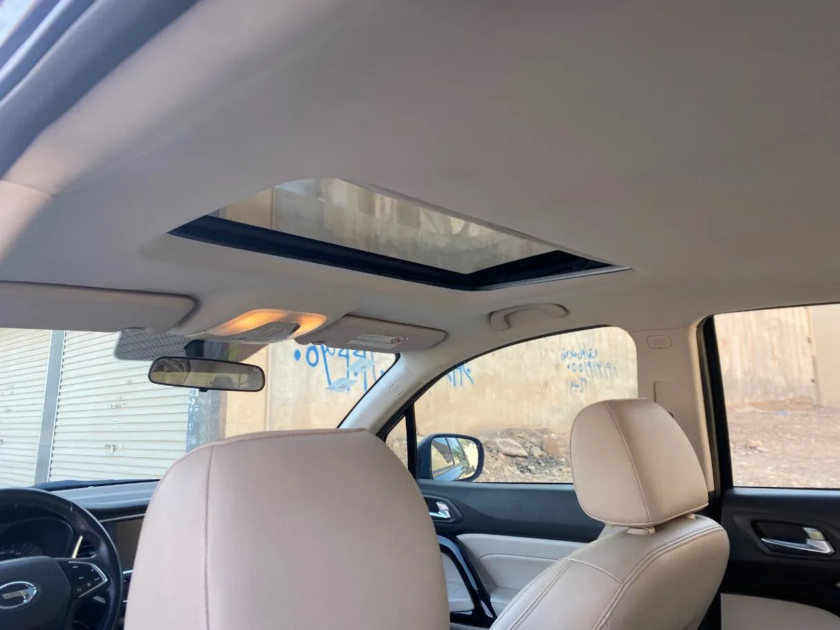 Car image 13