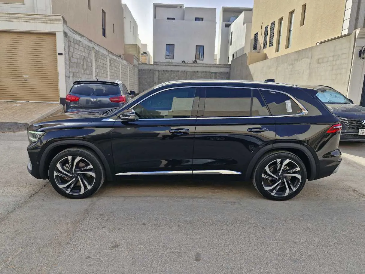 Car image 8
