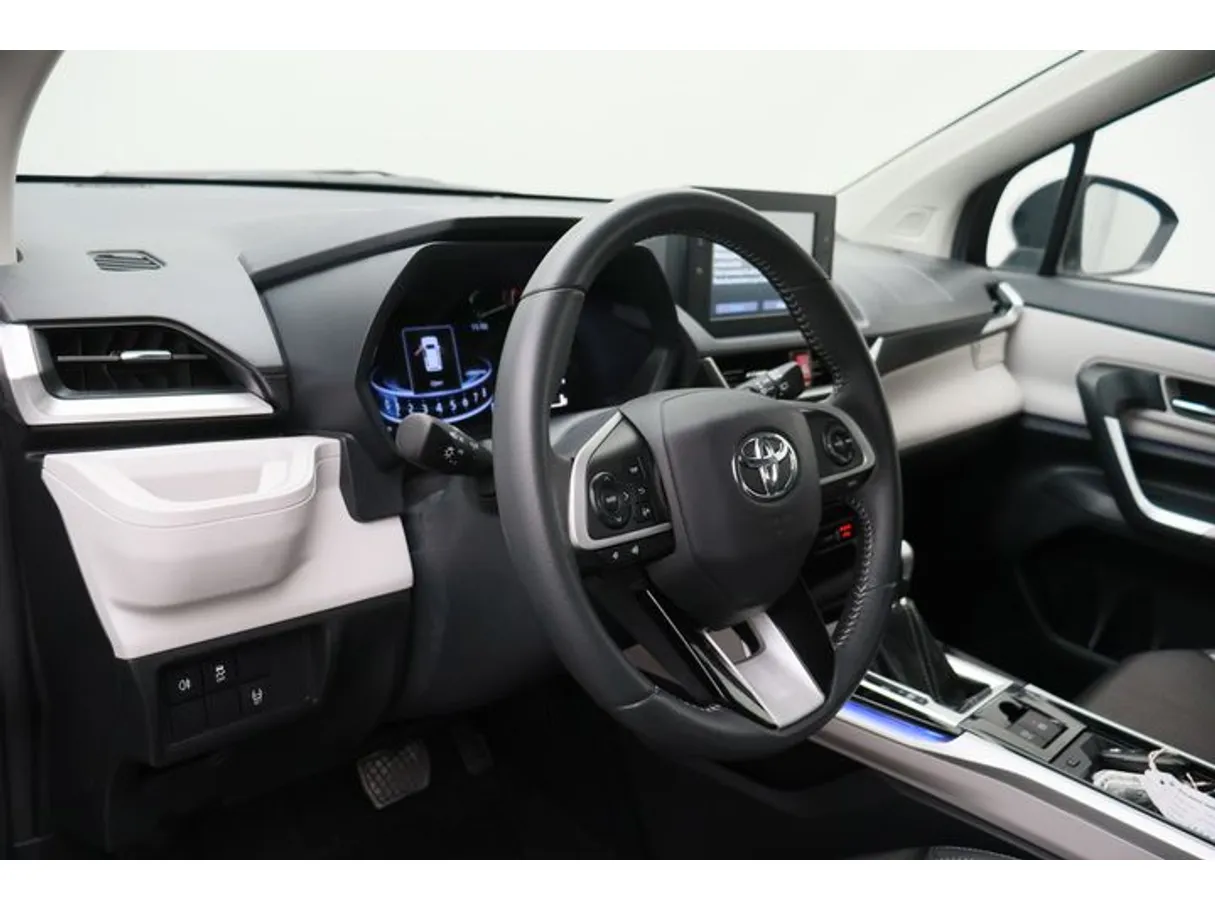 Car image 4