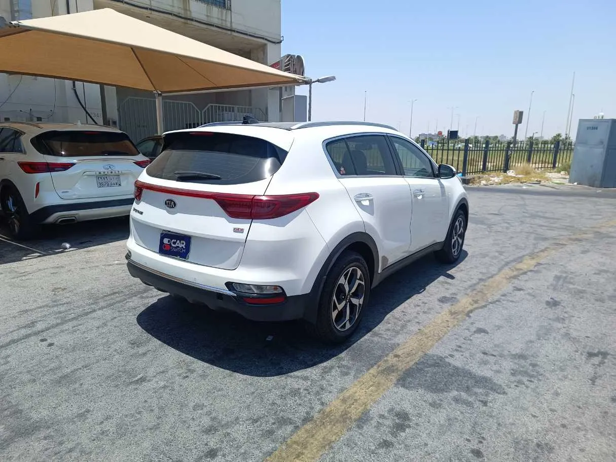 Car image 5