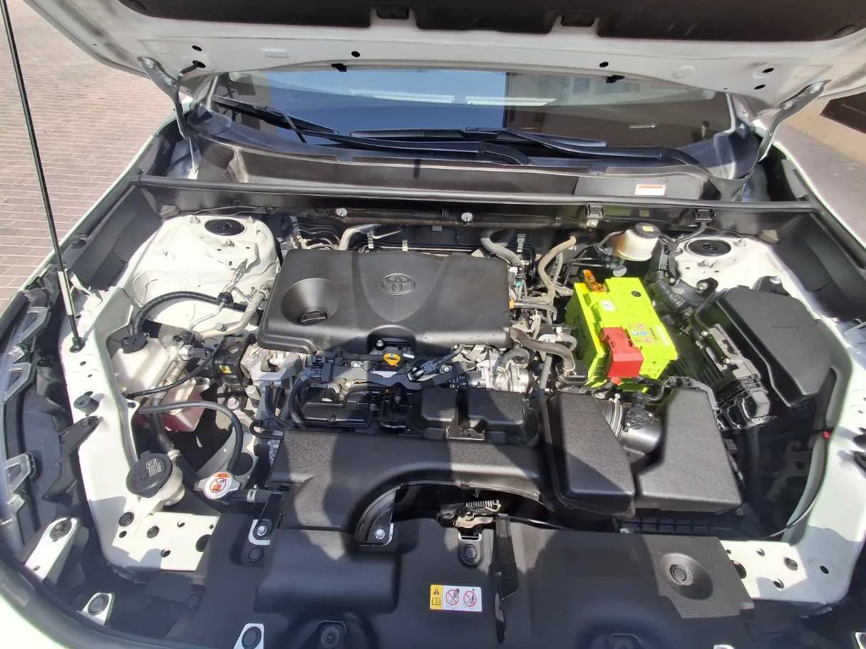Car image 19