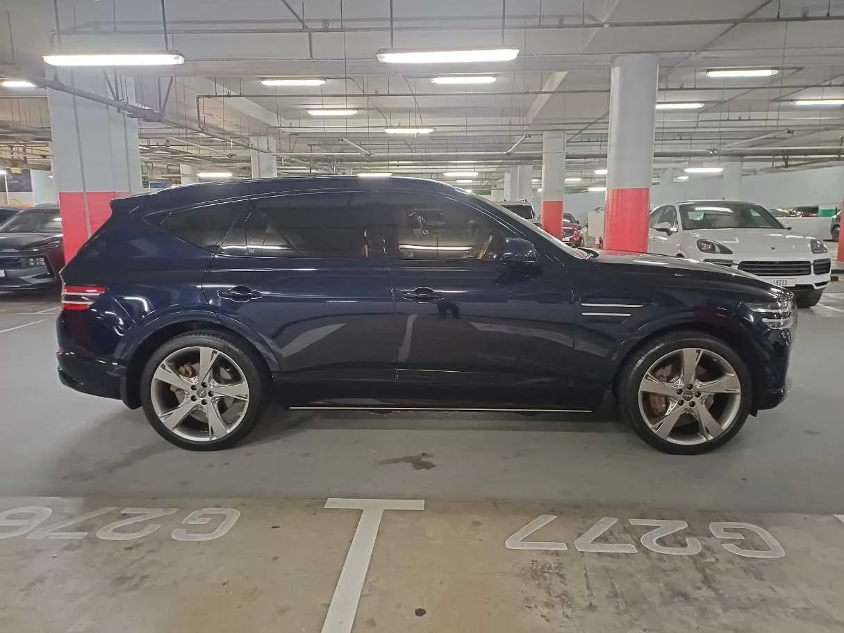 Car image 3