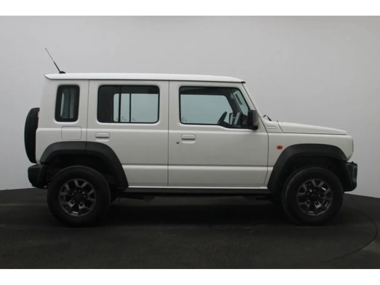 Car image 13