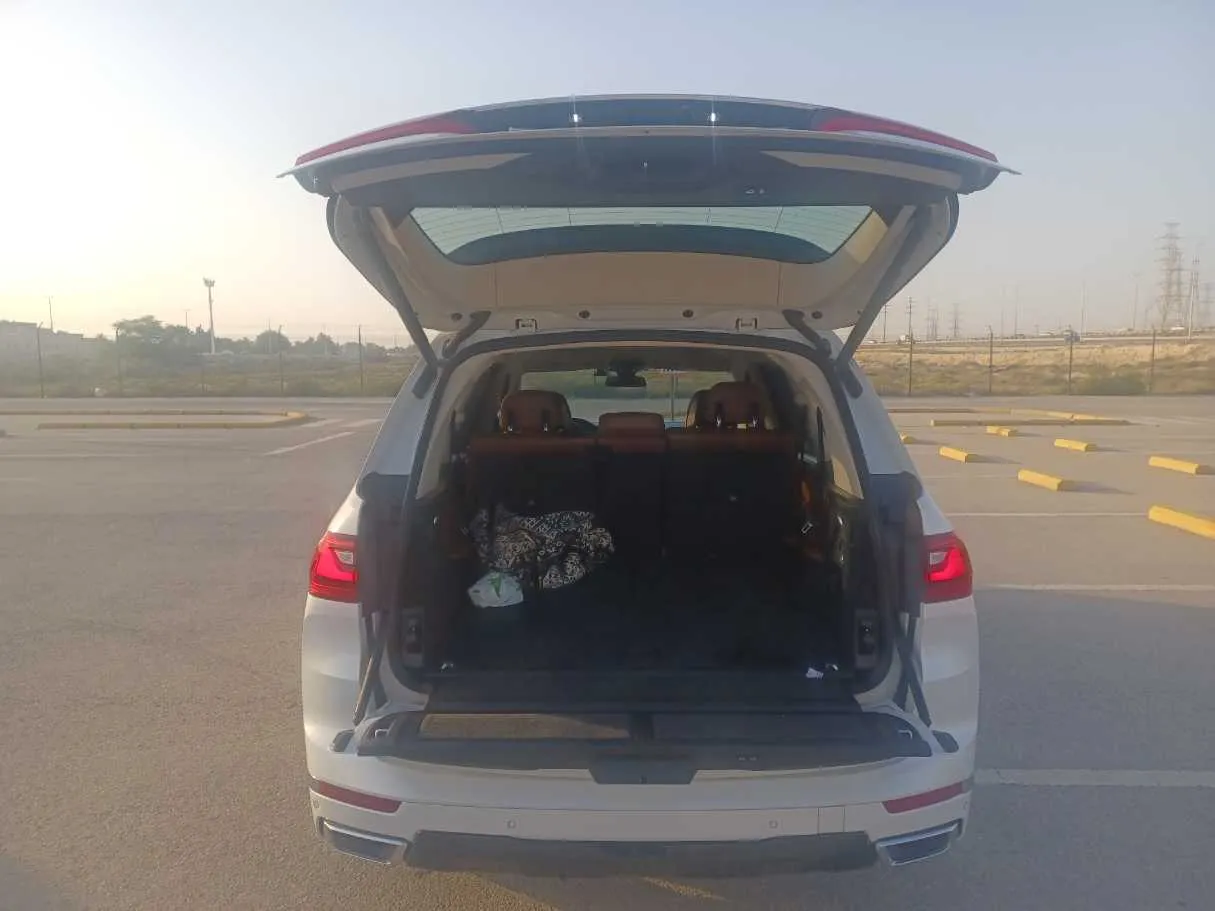 Car image 18