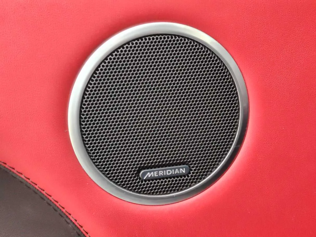 Car image 30