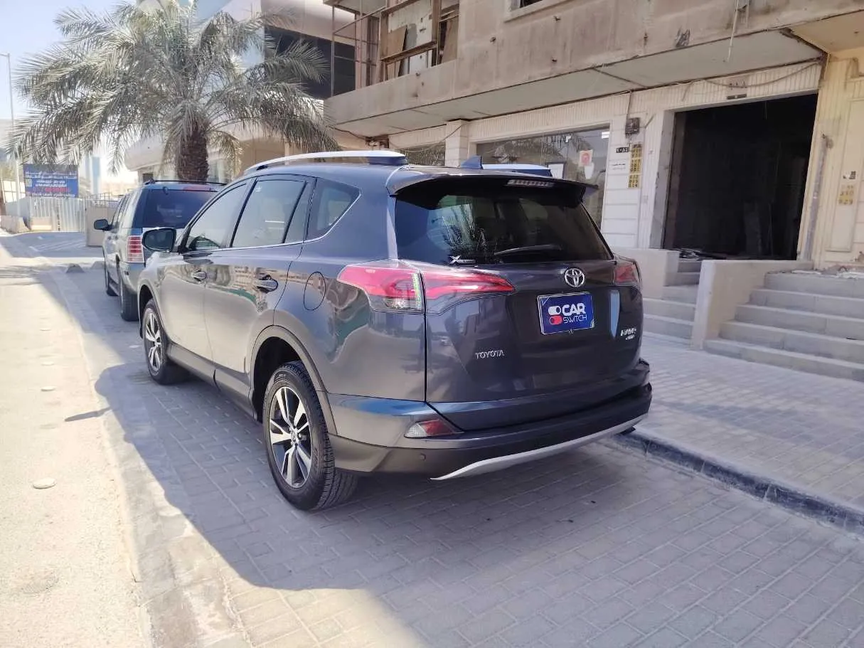 Car image 7